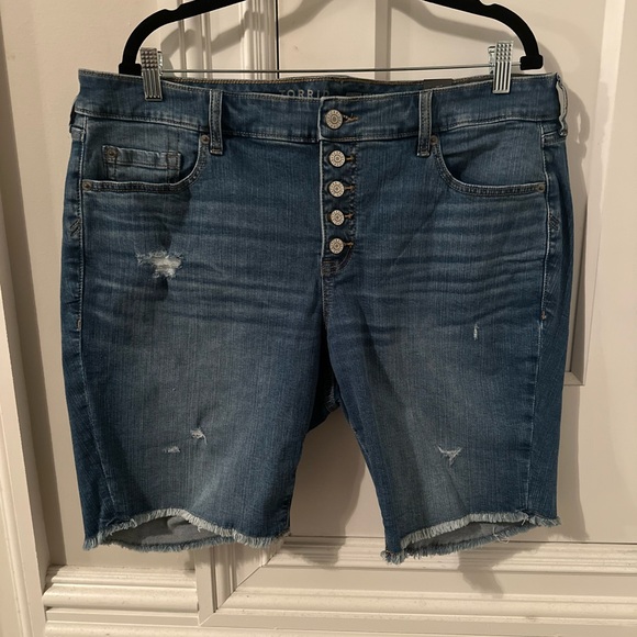 torrid Pants - Torrid Perfect Boyfriend Bermuda Vintage Stretch Mid Rise Shorts
